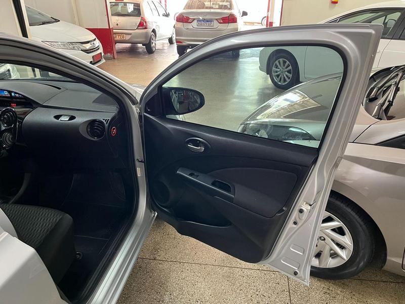 Toyota Etios Hb X Vsc At - foto 12
