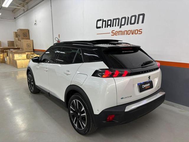 PEUGEOT E2008 GT 2023