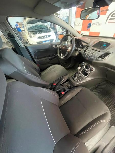 Ford Fiesta 16sel - foto 11
