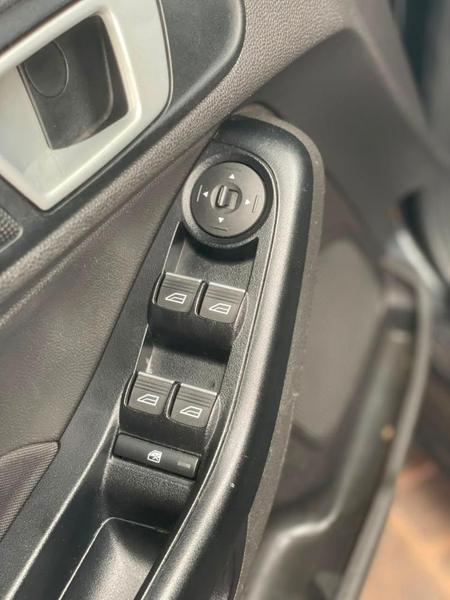 Ford Fiesta 16sel - foto 16