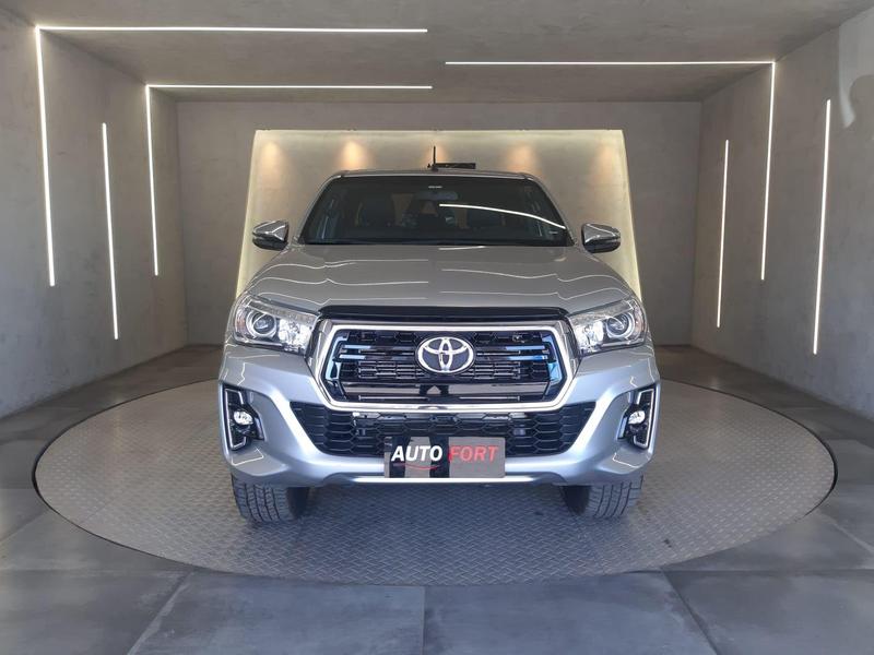 Toyota Hilux Cd Srx 4X4 28 TDI 16V Diesel Automático - foto 2