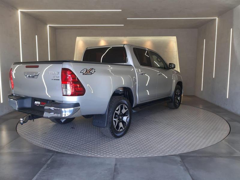 Toyota Hilux Cd Srx 4X4 28 TDI 16V Diesel Automático - foto 7