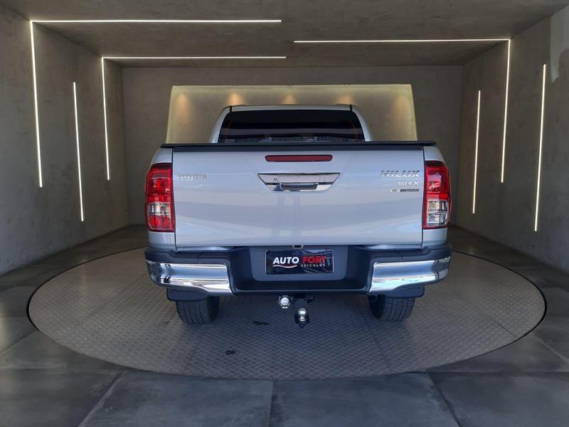Toyota Hilux Cd Srx 4X4 28 TDI 16V Diesel Automático - foto 5