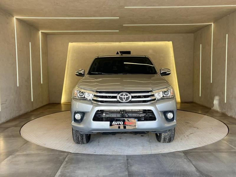Toyota Hilux Cd Srx 4X4 28 TDI 16V Diesel Automático - foto 2