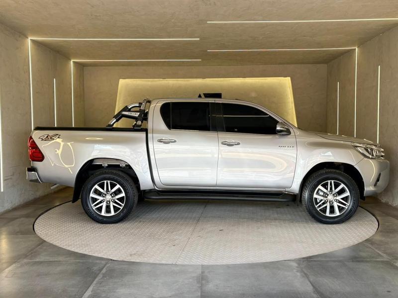 Toyota Hilux Cd Srx 4X4 28 TDI 16V Diesel Automático - foto 4