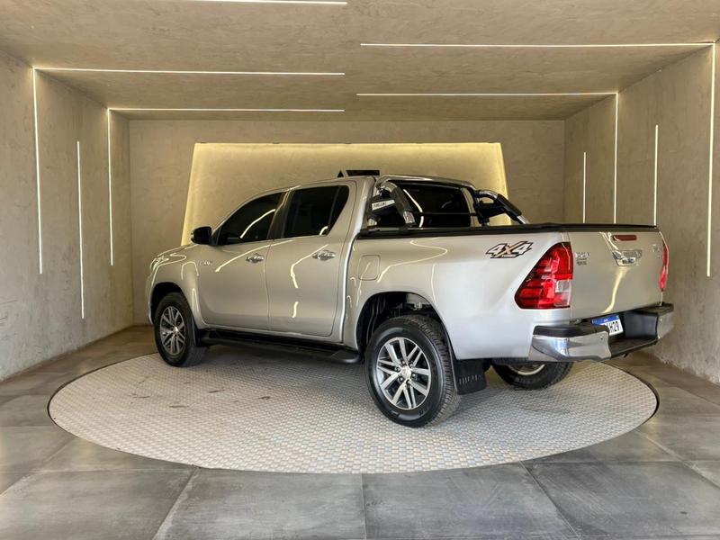 Toyota Hilux Cd Srx 4X4 28 TDI 16V Diesel Automático - foto 7
