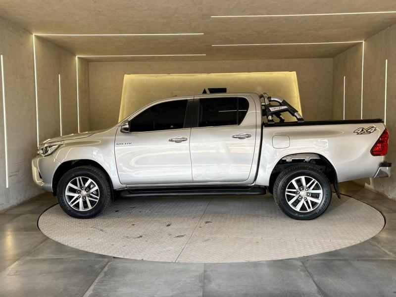 Toyota Hilux Cd Srx 4X4 28 TDI 16V Diesel Automático - foto 5