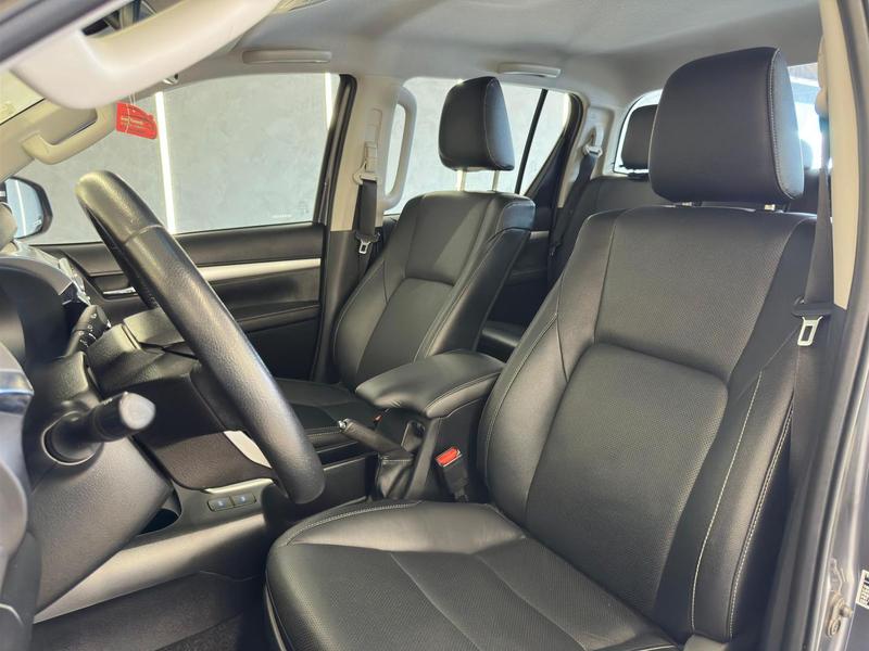 Toyota Hilux Cd Srx 4X4 28 TDI 16V Diesel Automático - foto 11