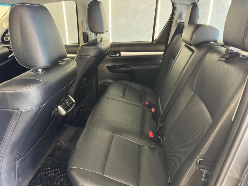 Toyota Hilux Cd Srx 4X4 28 TDI 16V Diesel Automático - foto 13