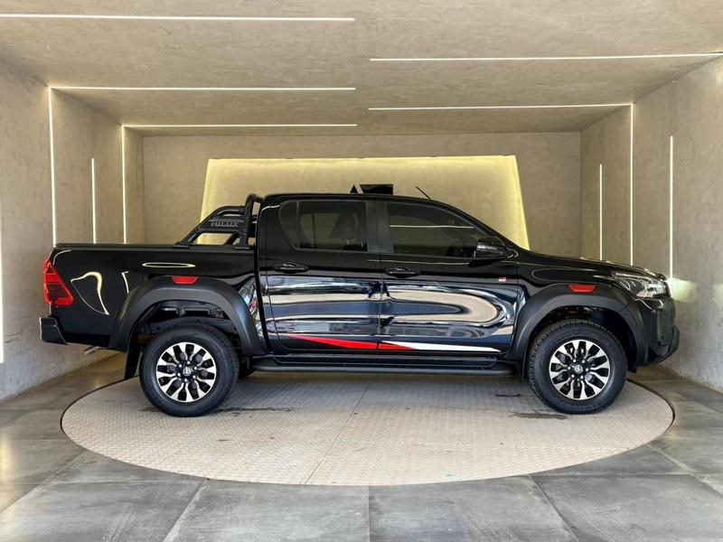 Toyota Hilux Cd Gr S 4X4 28 TDI Dies Automático - foto 4