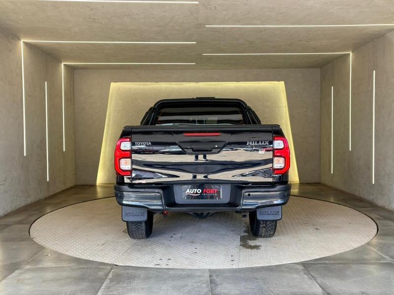 Toyota Hilux Cd Gr S 4X4 28 TDI Dies Automático - foto 5