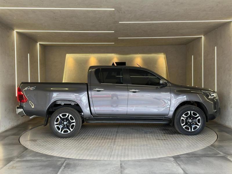 Toyota Hilux Cd Srx 4X4 28 TDI 16V Diesel Automático - foto 4