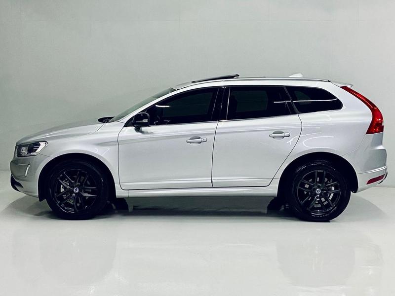 VOLVO XC 60 2.0 T5 MOMENTUM