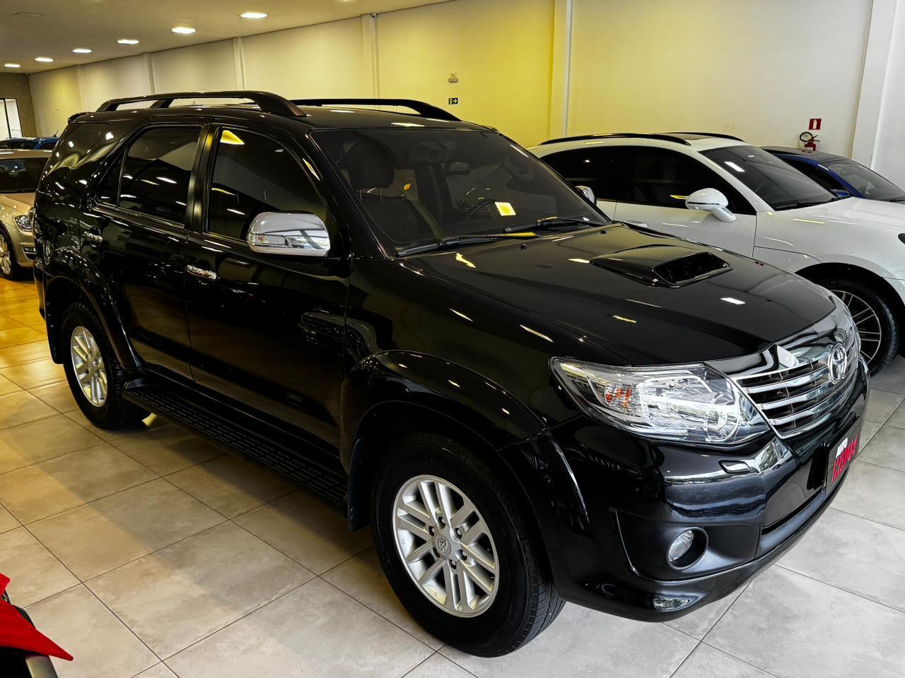 TOYOTA HILUXSW4 SRV4X4 2013 - foto 1