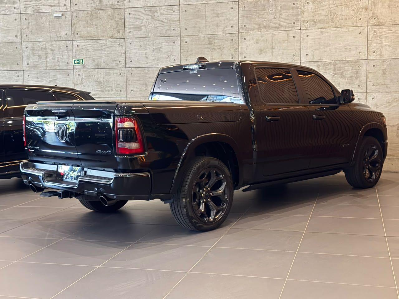 RAM 1500 LIMITED NIGHT EDITION HEMI 2024 - foto 3