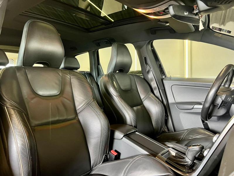 Volvo XC60 20t5 R Des - foto 9