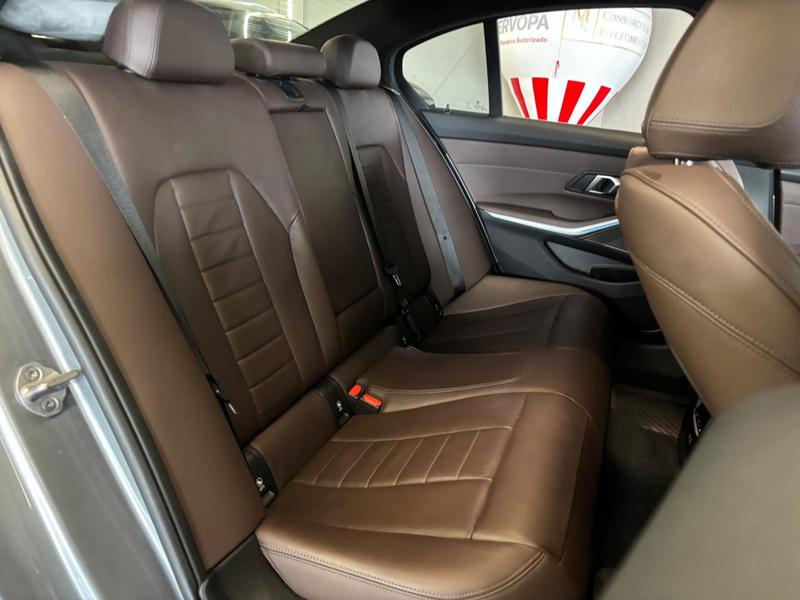 BMW 320i 2.0 16V Turbo M Sport - foto 8