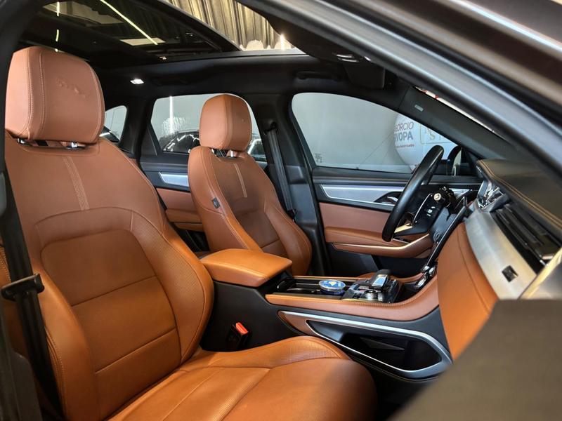 Jaguar F Pace 3.0 R Dynamic Se Awd 340cv Automático - foto 9