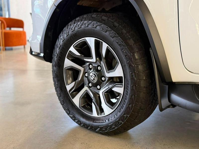 Toyota SW4 Diamond 28 Tb 4X4 Die Automático - foto 4