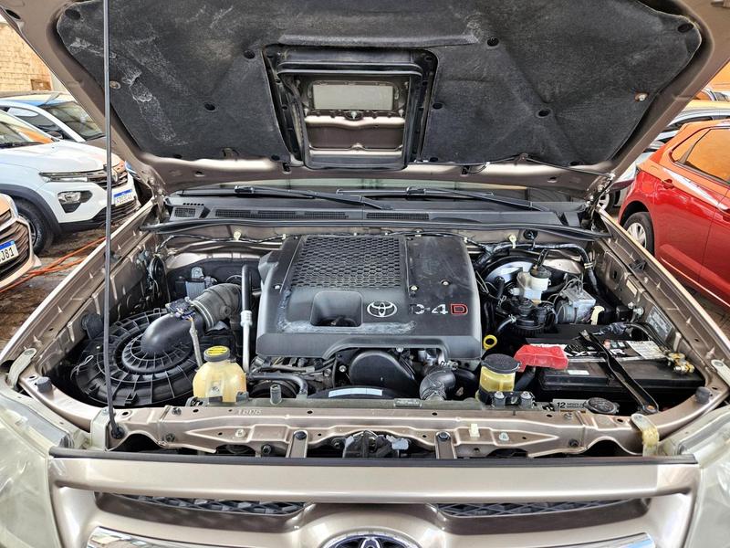 Toyota Hilux Cd 4X2 Srv 3.0 - foto 15