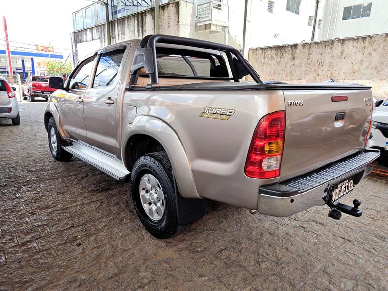 Toyota Hilux Cd 4X2 Srv 3.0 - foto 4