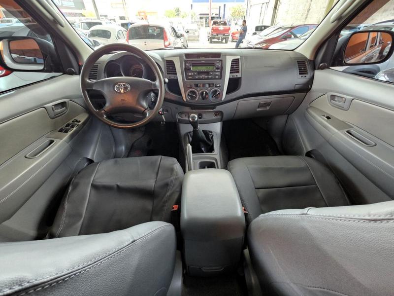 Toyota Hilux Cd 4X2 Srv 3.0 - foto 10