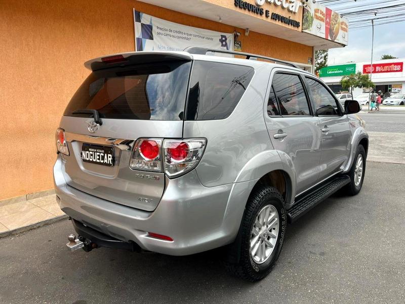 Toyota SW4 Srv D4 D 4X4 3.0 TDI Dies. Automático - foto 5