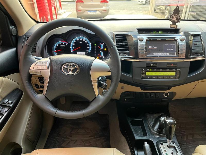 Toyota SW4 Srv D4 D 4X4 3.0 TDI Dies. Automático - foto 7