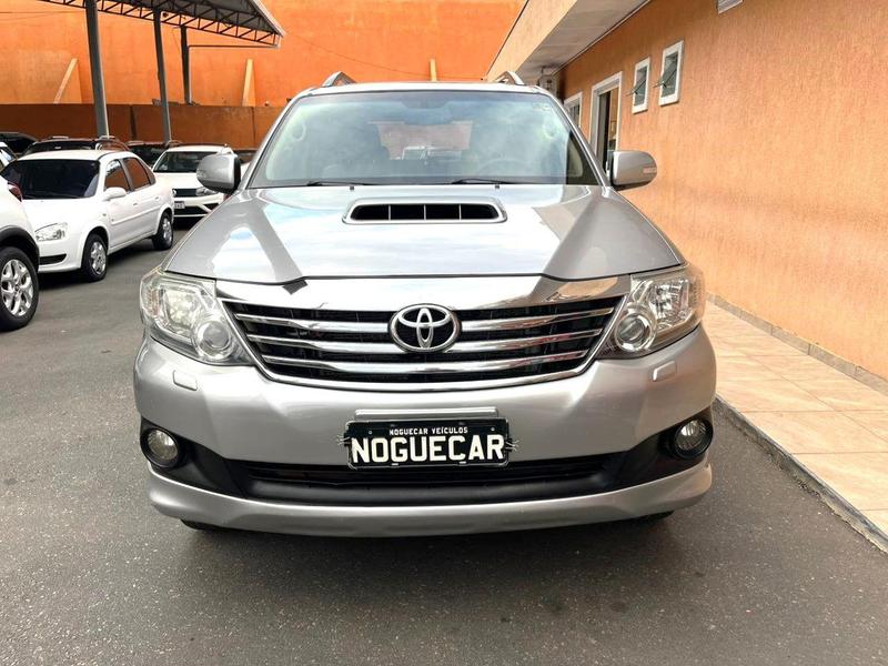 Toyota SW4 Srv D4 D 4X4 3.0 TDI Dies. Automático - foto 2