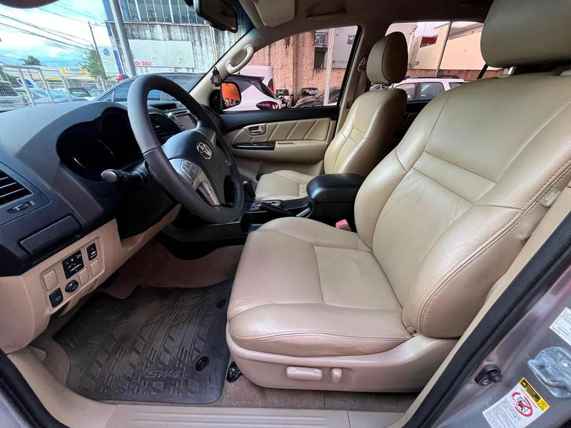 Toyota SW4 Srv D4 D 4X4 3.0 TDI Dies. Automático - foto 12
