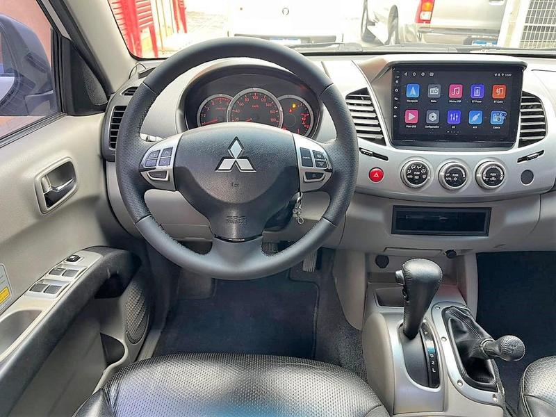 Mitsubishi L200 Triton Hpe 3.2 Cd Tb Int.diesel Automático - foto 6