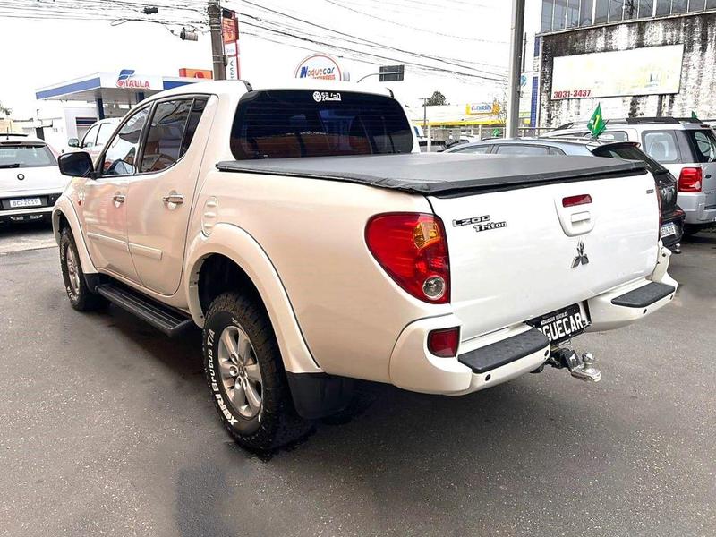 Mitsubishi L200 Triton Hpe 3.2 Cd Tb Int.diesel Automático - foto 3