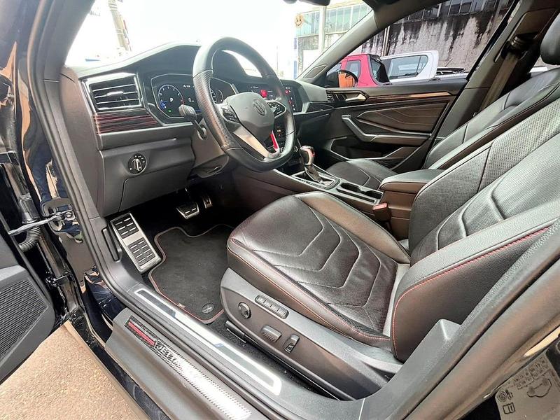 Volkswagen Jetta GLi - foto 13