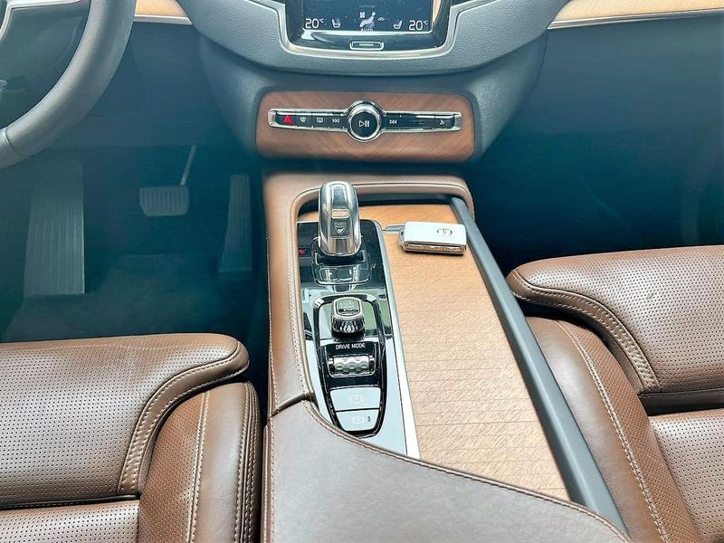 Volvo XC90 T8 Inscript - foto 10