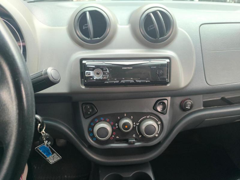 Fiat Uno Vivace 1.0 8V Flex 4P Mec. - foto 13