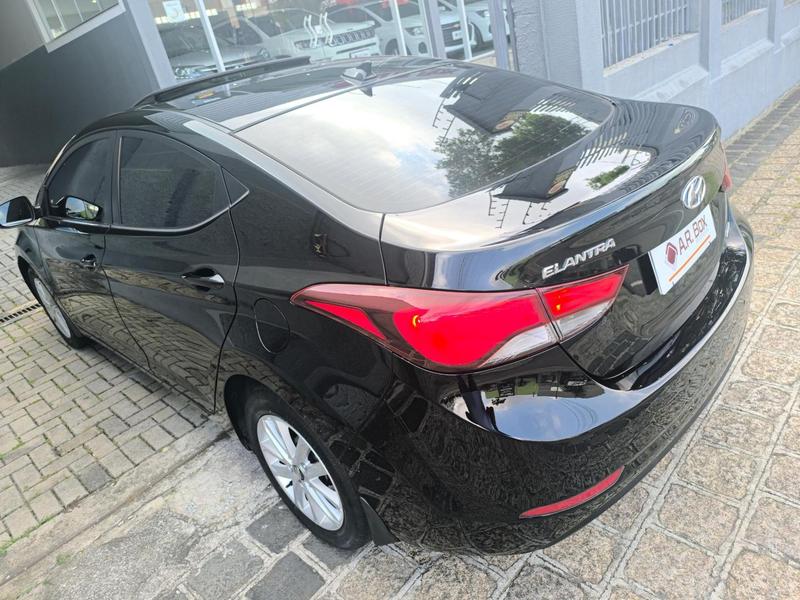 Hyundai ELANTRA - foto 5