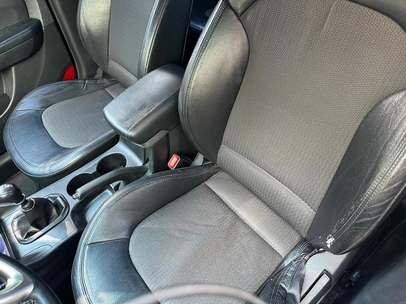 Hyundai ix35 2.0 - foto 12
