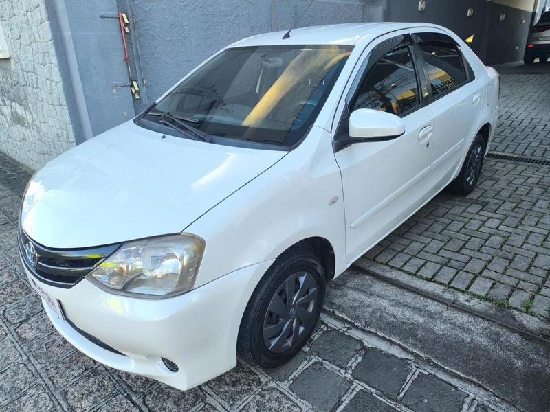 Toyota Etios Sd Xs - foto 2