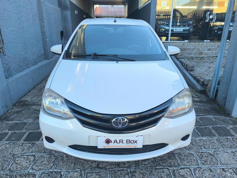 Toyota Etios Sd Xs - foto 3