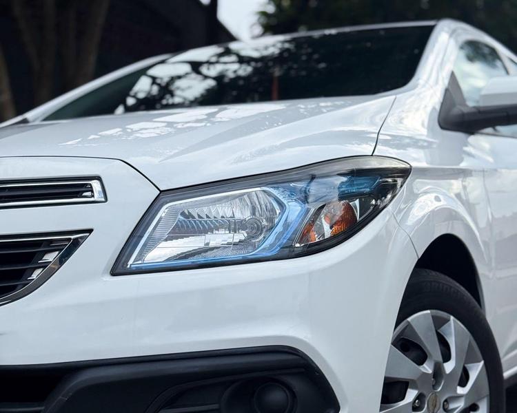 Chevrolet Onix Hatch Ls 1.0 8V Flexpower 5P Mec. - foto 8