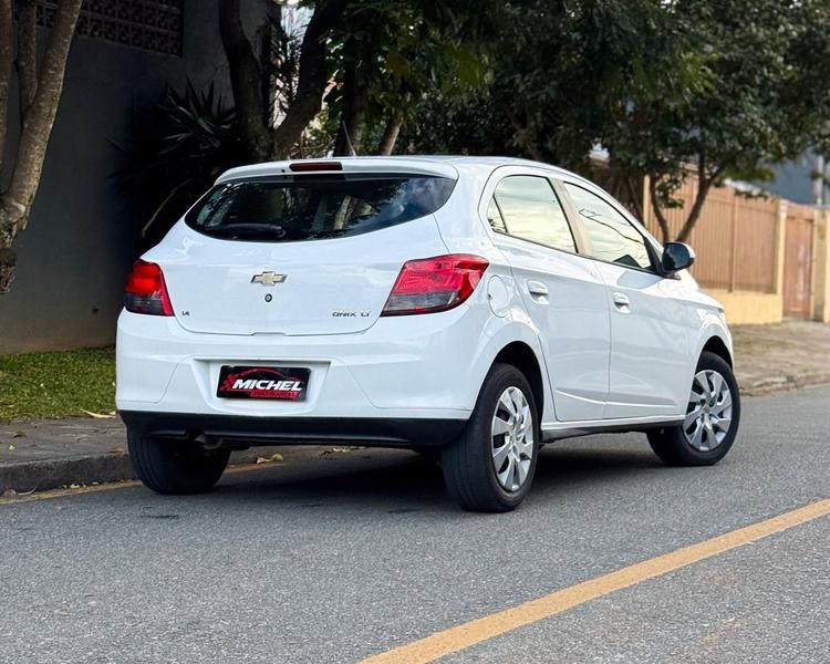 Chevrolet Onix Hatch Ls 1.0 8V Flexpower 5P Mec. - foto 17
