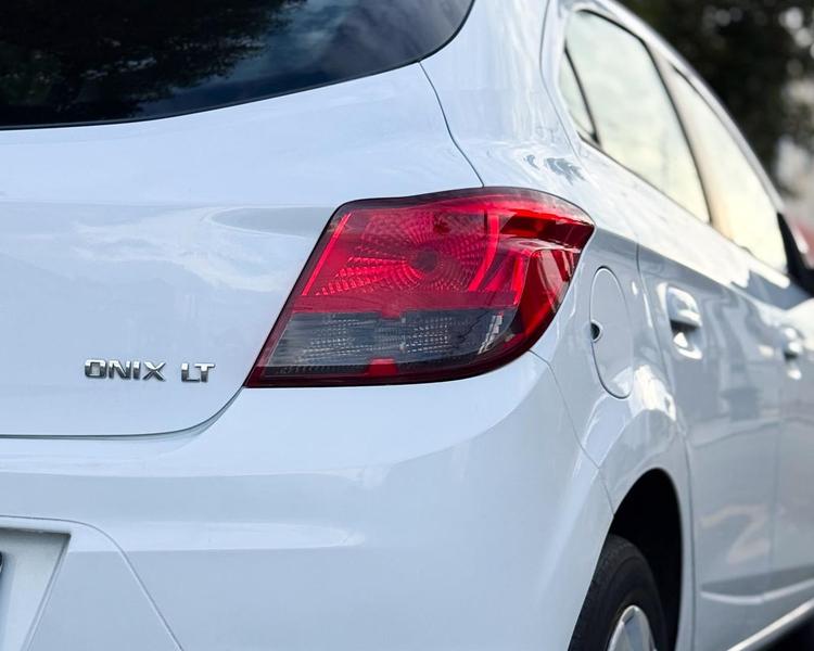 Chevrolet Onix Hatch Ls 1.0 8V Flexpower 5P Mec. - foto 18