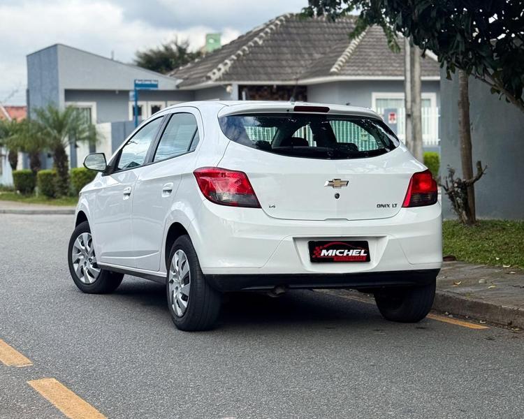 Chevrolet Onix Hatch Ls 1.0 8V Flexpower 5P Mec. - foto 4