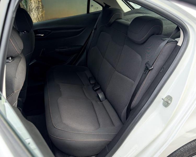 Chevrolet Onix Hatch Ls 1.0 8V Flexpower 5P Mec. - foto 5