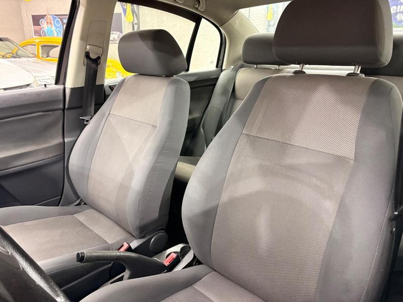 Volkswagen Polo Sedan 1.6 - foto 9