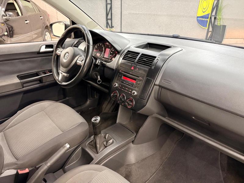 Volkswagen Polo Sedan 1.6 Mi Total Flex 8V 4P - foto 11