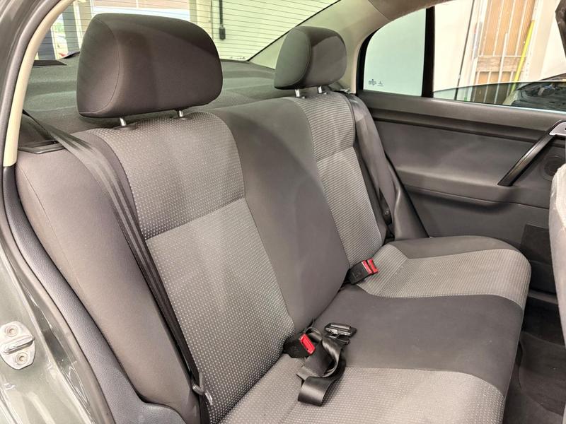 Volkswagen Polo Sedan 1.6 Mi Total Flex 8V 4P - foto 12