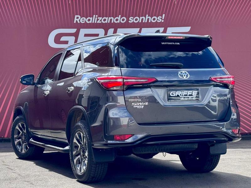 Toyota SW4 Diamond 28 Tb 4X4 Die Automático - foto 5