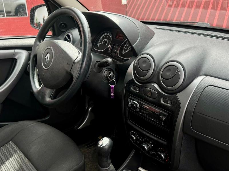 Renault Sandero Expression 1.0 16V Hi Flex Mec - foto 13