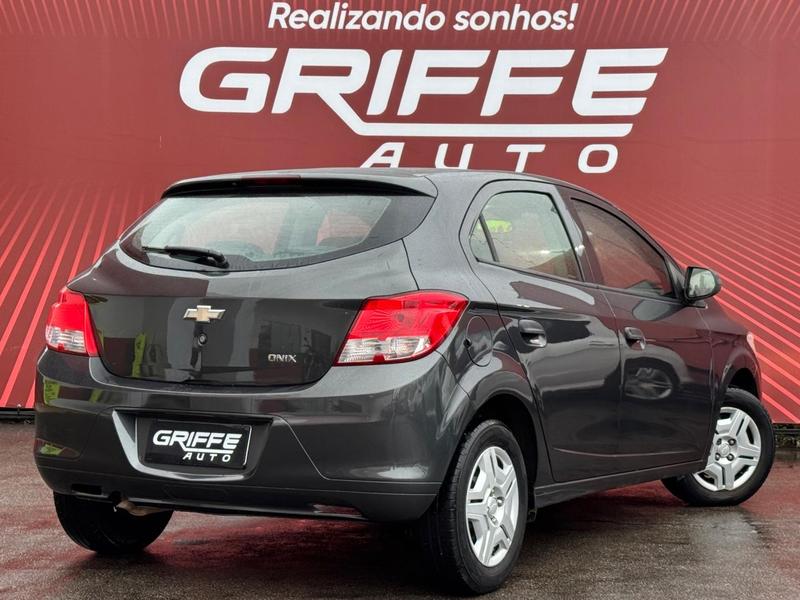 Chevrolet Onix Hatch LT 1.0 8V Flexpower 5P Mec. - foto 4